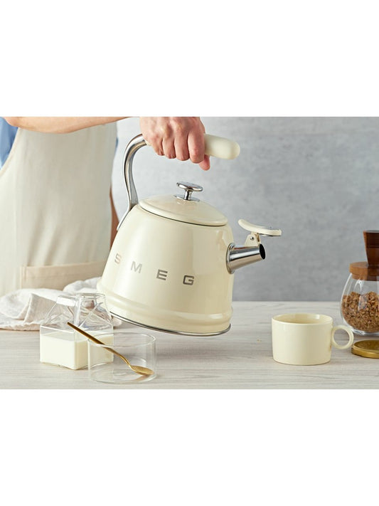 Smeg 50's Style Set Üstü Düdüklü Kettle Su Isıtıcı 2,3 Lt